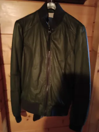 Cazadora piel napa  verde .