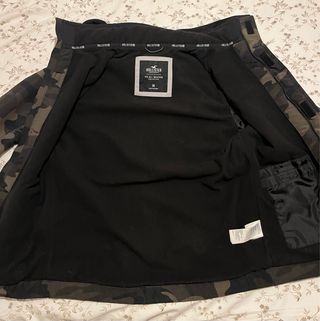 Abrigo Hollister Camuflaje Negro Verde