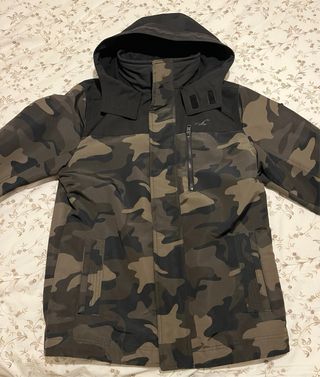 Abrigo Hollister Camuflaje Negro Verde
