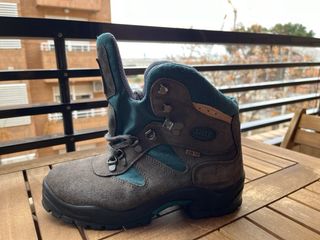Botas de montaña Aigle grises y verde