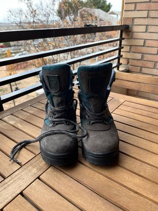 Botas de montaña Aigle grises y verde