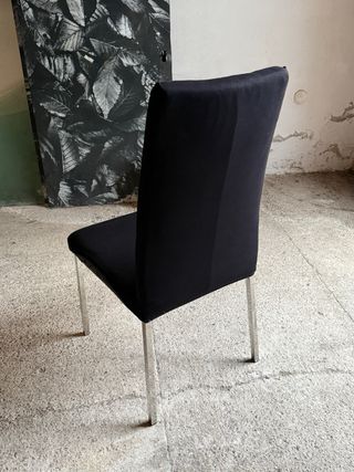 Sillas de comedor negras y plateadas. 4’unds