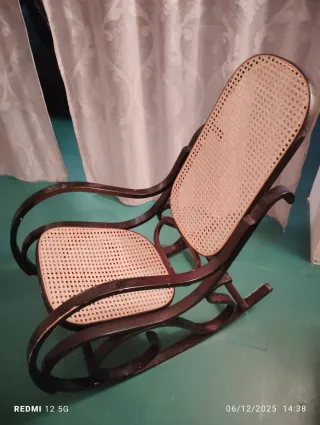 Dondola in legno e rattan