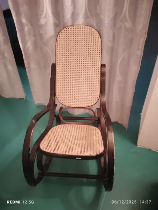 Dondola in legno e rattan