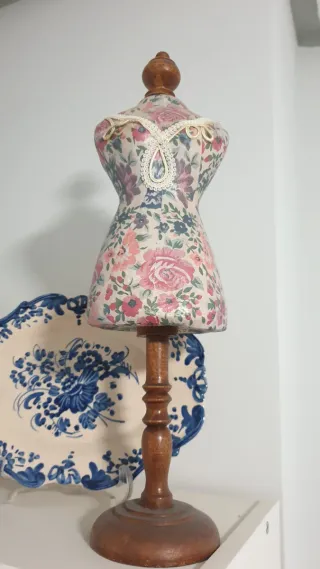 Maniquí expositor joyas