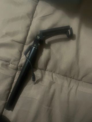 Cellularline Selfie Stick con cavo