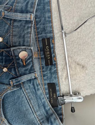 Pantalón vaquero Guess con pedrería