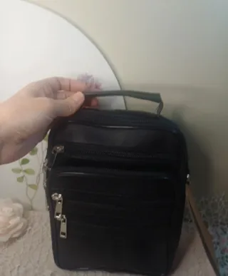 Borsa a tracolla in pelle con cerniera per uomo