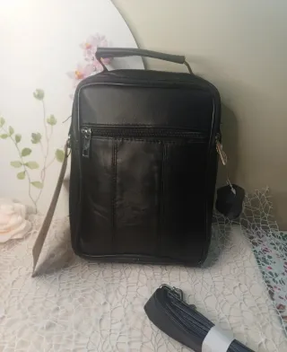 Borsa a tracolla in pelle con cerniera per uomo