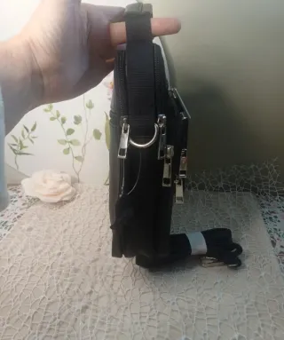 Borsa a tracolla in pelle con cerniera per uomo