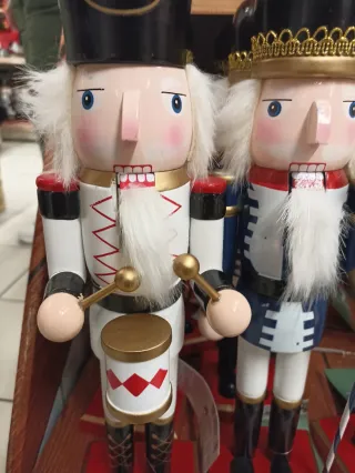 2 Figuras Cascanueces Madera Nuevas