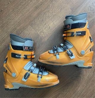Scarponi sci alpinismo Garmont arancioni