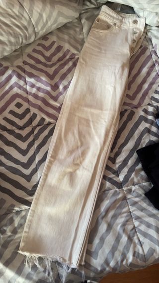 Pantalón vaquero desgastado