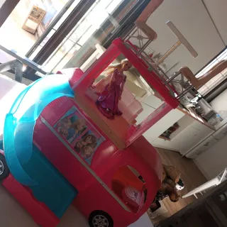Caravana Barbie con muñeca