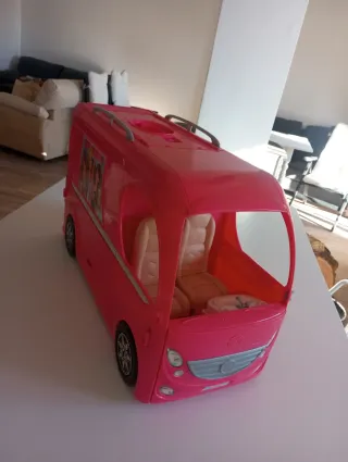 Caravana Barbie con muñeca