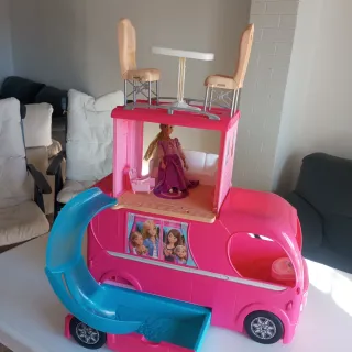 Caravana Barbie con muñeca