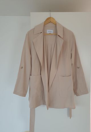 Chaqueta gabardina Stradivarius Beige