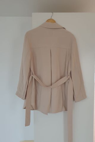 Chaqueta gabardina Stradivarius Beige