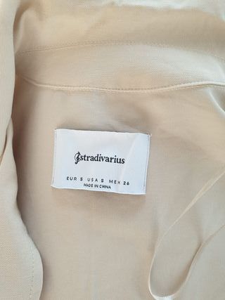 Chaqueta gabardina Stradivarius Beige