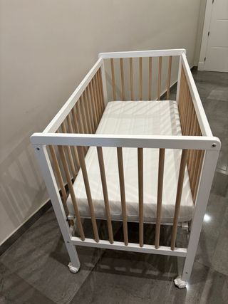 Minicuna colechomadera y blanca