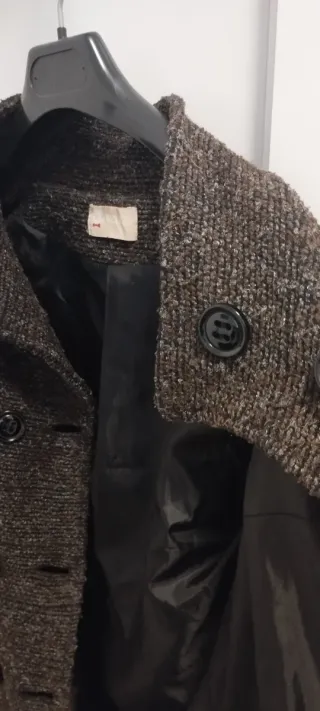 Abrigo elegante gris y negro