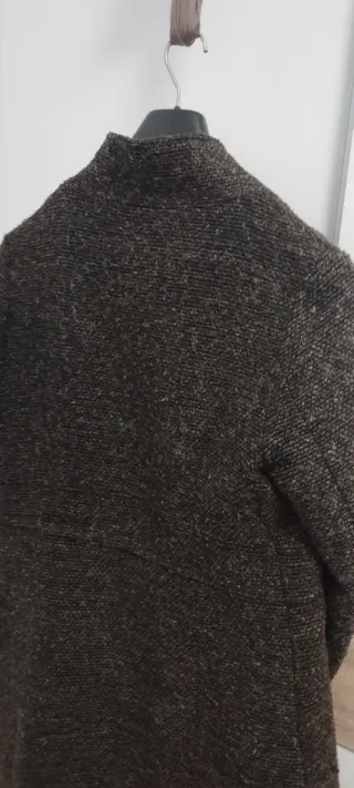 Abrigo elegante gris y negro