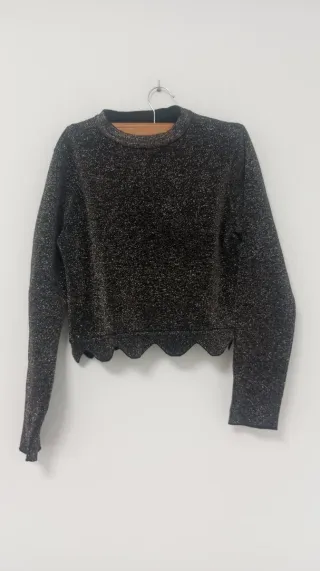 Camiseta elegante negra y dorada