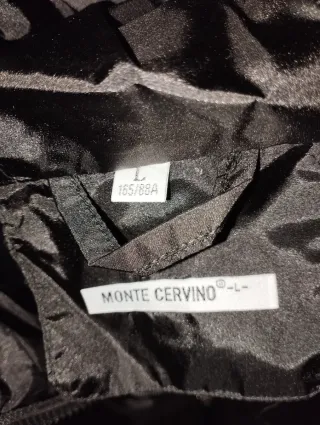 Plumas negro con capucha de pelo