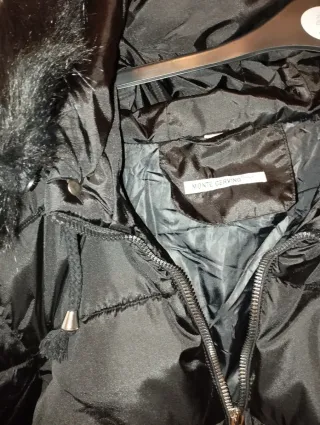 Plumas negro con capucha de pelo