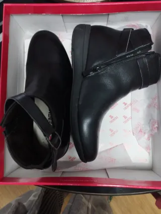 Botines negros talla 39. Cierre c.cremalle lateral