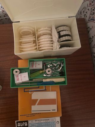 Máquina de coser Alfa con mueble