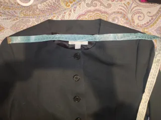 Chaqueta negra botones