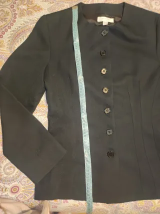 Chaqueta negra botones