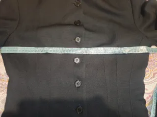 Chaqueta negra botones