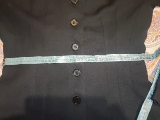 Chaqueta negra botones