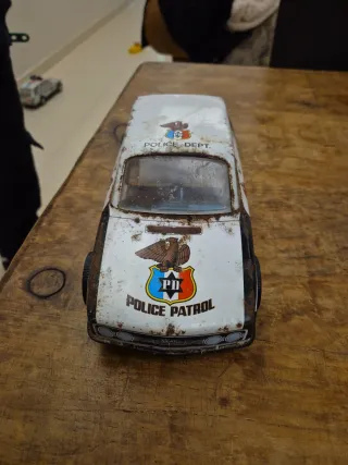 Coche Policía Chapa Antiguo