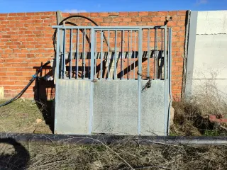 puertas metálicas hierro y  Garbanizado