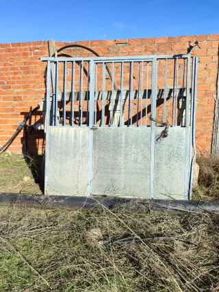 puertas metálicas hierro y  Garbanizado