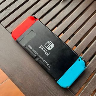 Nintendo Switch + Controller + 2 Giochi + Ring Fit