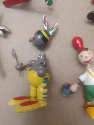 Lote figuras madera pintada