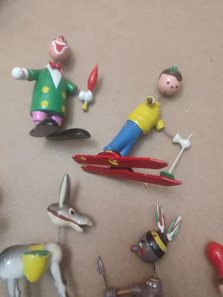 Lote figuras madera pintada