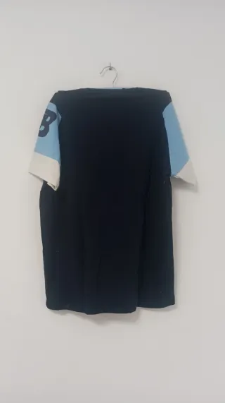 Camiseta New Balance azul y blanca