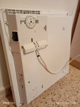 Estufa eléctrica blanca