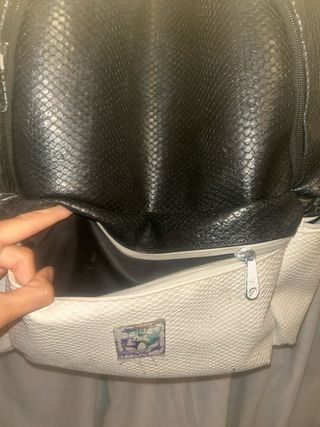 Mochila Adidas Cuero Negra y Blanca