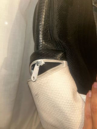 Mochila Adidas Cuero Negra y Blanca