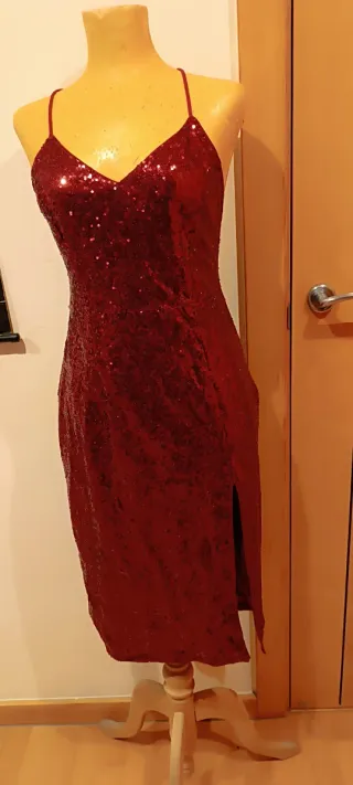 Vestido lentejuelas burdeos con abertura