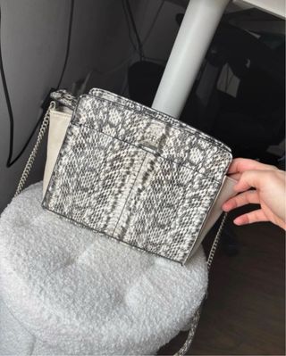 Bolso Guess Serpiente