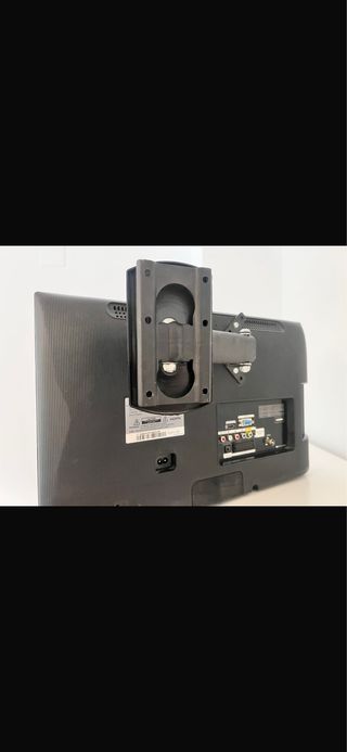TV Samsung 22” con soporte para colgar