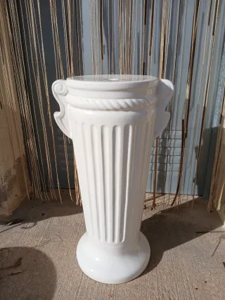 Columna cerámica blanca estilo clásico