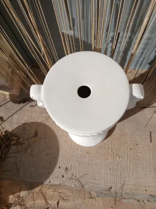 Columna cerámica blanca estilo clásico